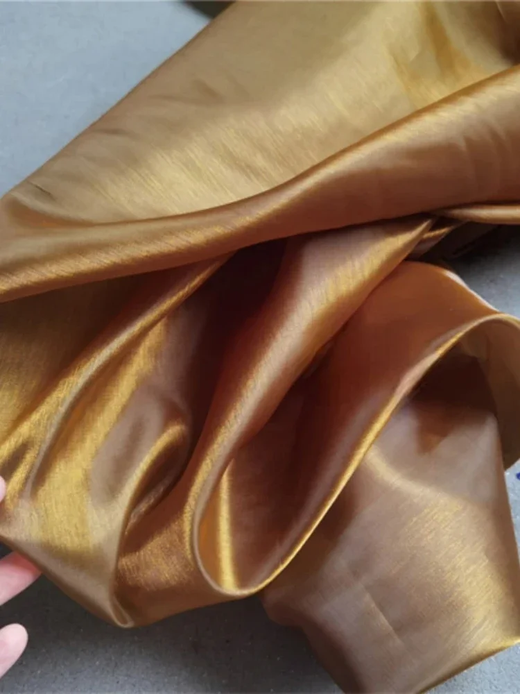 משי זורם בד משי זהב עור רך ידידותי מעצב עבור Diy תפירת שמלת החתונה פלאפי חצאית סיטונאי בדים